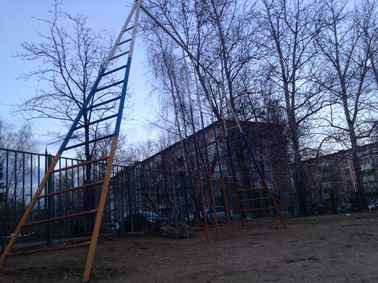 Liegestützgriffe bei Outdoor Gym in 2-й микрорайон, Егорьевск – Foto 2 von 4