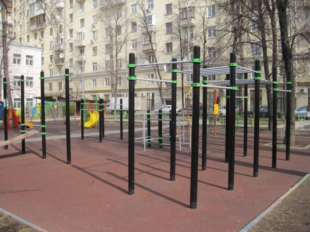 Pull Up Bar at Calisthenics Park at 2-я Кабельная улица, Москва – photo 1 of 2