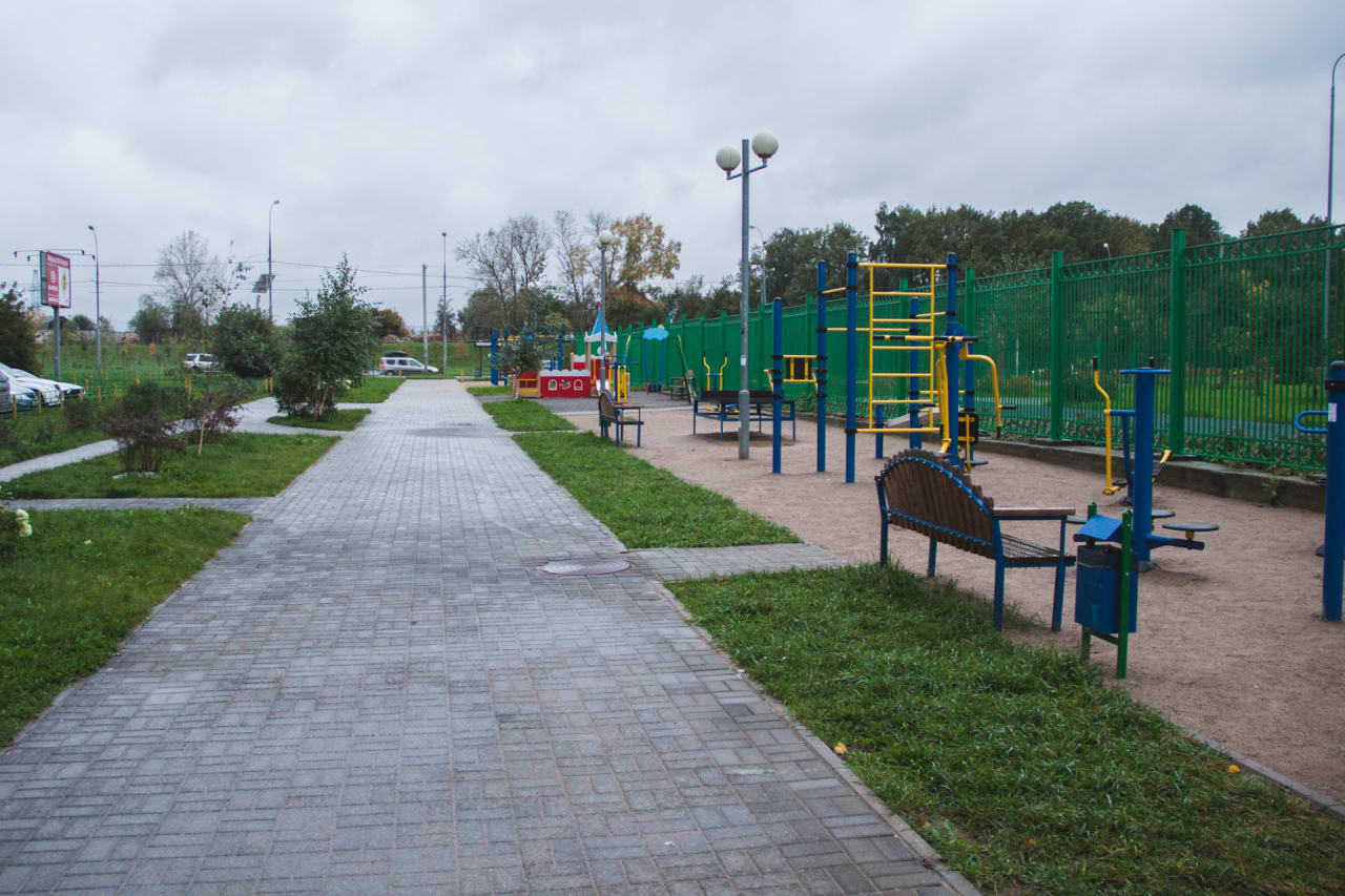 Parallel Gym Bars at Calisthenics Park at Митинская улица, Москва – photo 2 of 6