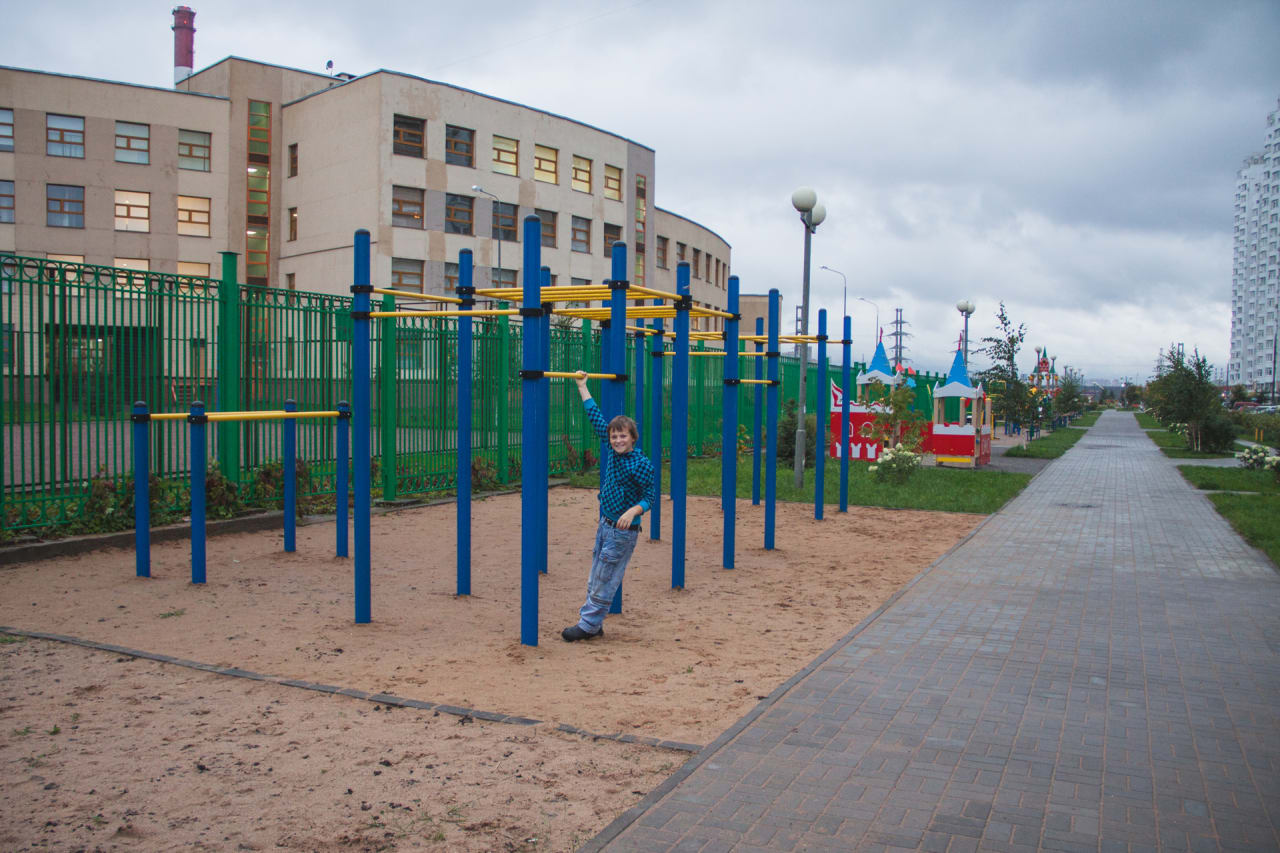 Abs Bench at Calisthenics Park at Митинская улица, Москва – photo 5 of 6