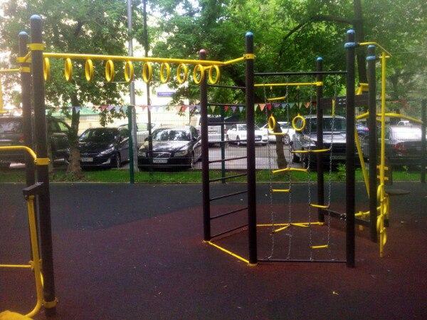 Pull Up Bar at Calisthenics Park at Большой Лёвшинский переулок, Москва – photo 5 of 6