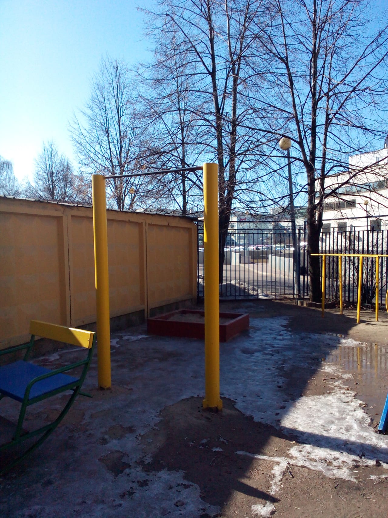 Parallel Gym Bars at Calisthenics Park at Бережковская набережная, Москва – photo 2 of 3