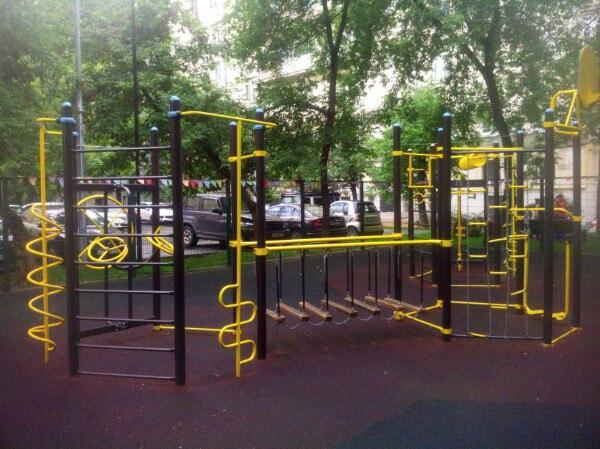 Wall Bars at Calisthenics Park at Большой Лёвшинский переулок, Москва – photo 4 of 6