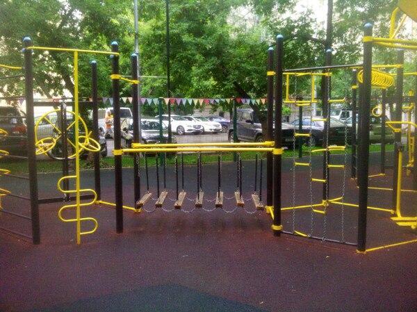 Parallel Gym Bars at Calisthenics Park at Большой Лёвшинский переулок, Москва – photo 6 of 6