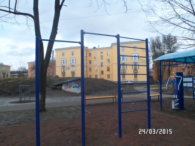 Abs Bench at Calisthenics Park at улица Ткачей, Санкт-Петербург – photo 4 of 8