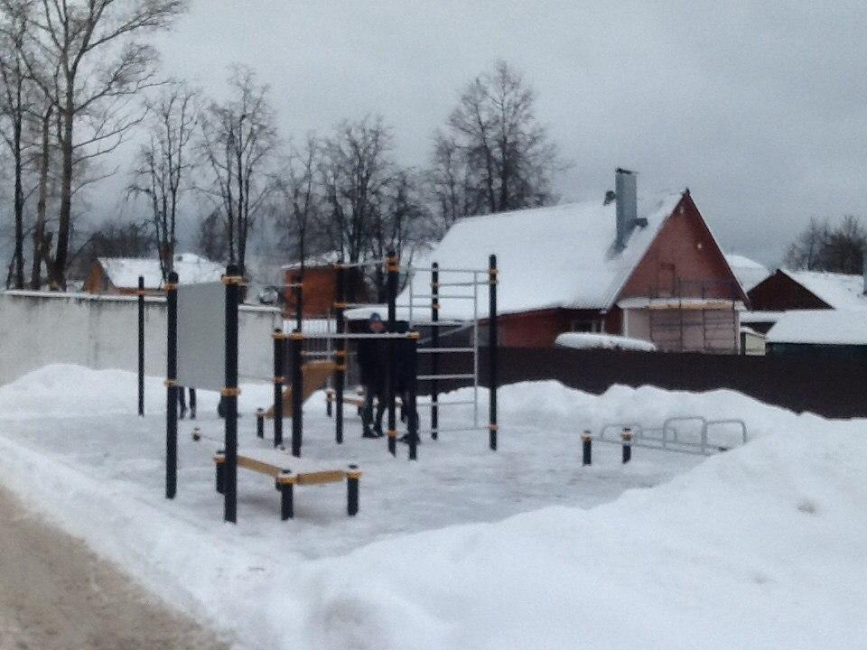 Klimmzugstange bei Calisthenics Park at спорткомплекс "Мещёра", Егорьевск #wp2108 – Foto 1 von 4