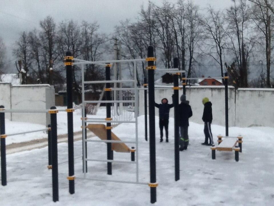 Barren bei Calisthenics Park at спорткомплекс "Мещёра", Егорьевск #wp2108 – Foto 2 von 4