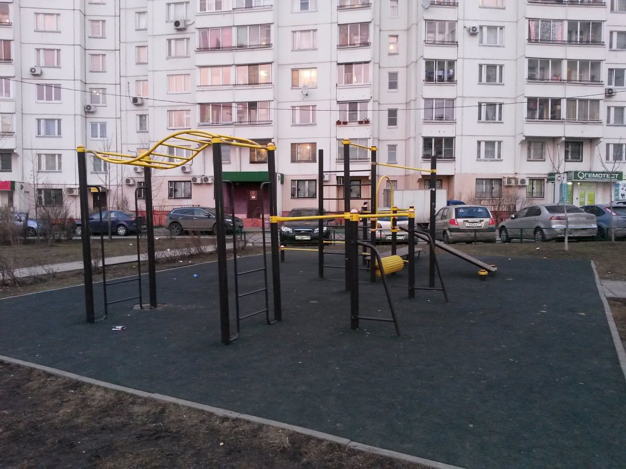 Parallel Gym Bars at Calisthenics Park at Изюмская улица, Москва #wp2121 – photo 2 of 4