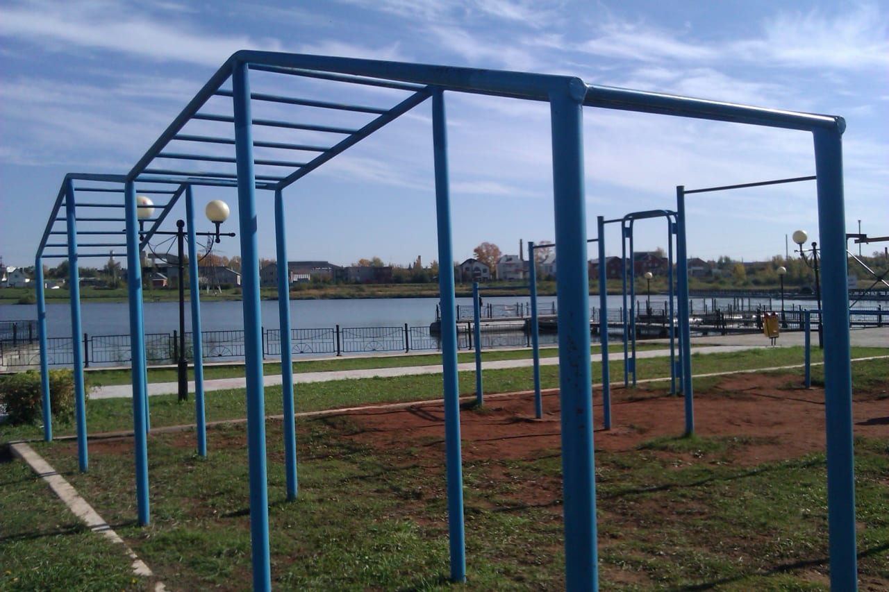 Barren bei Calisthenics Park at улица Шевченко, Альметьевск – Foto 2 von 3