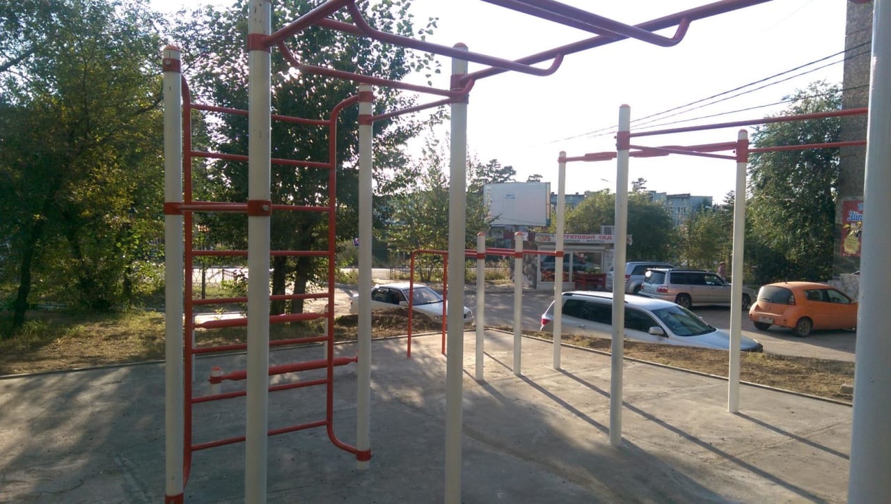 Sprossenwand bei Outdoor Gym in Центральный район, Чита – Foto 4 von 10