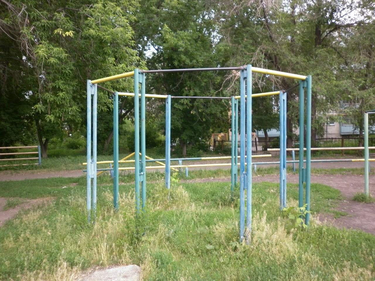 Klimmzugstange bei Calisthenics Park at улица Сергея Васильева, Курган – Foto 5 von 5