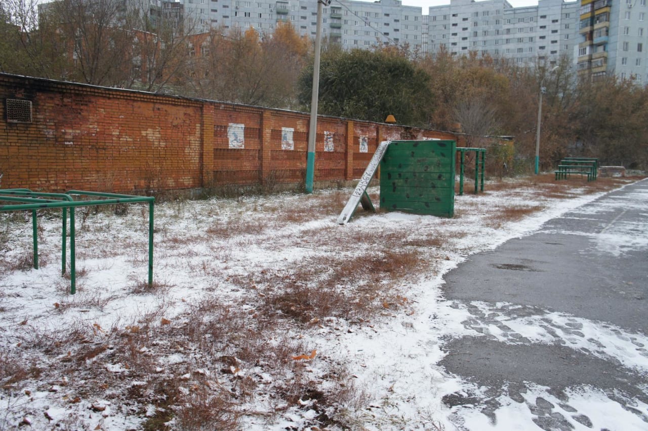 Schwebebalken bei Calisthenics Park at улица Кижеватова, городской округ Пенза – Foto 4 von 5