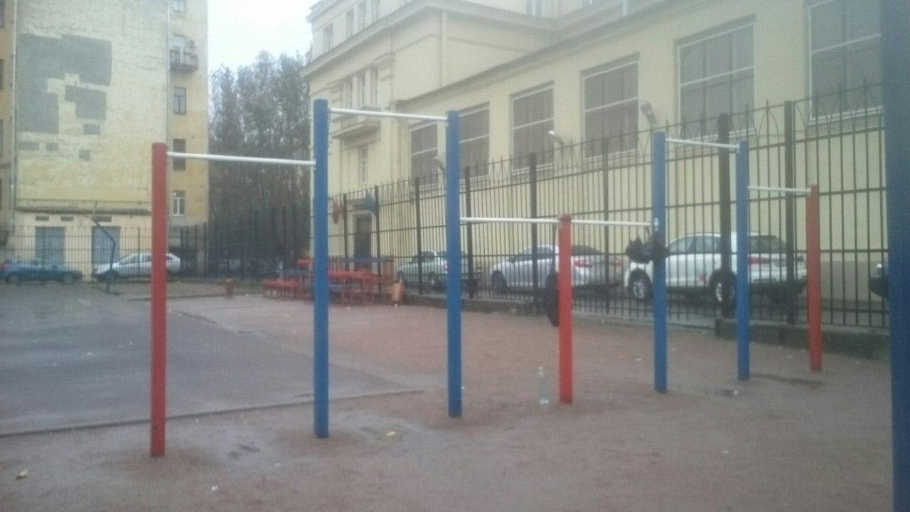 Pull Up Bar at Calisthenics Park at Левашовский проспект, Санкт-Петербург – photo 1 of 2