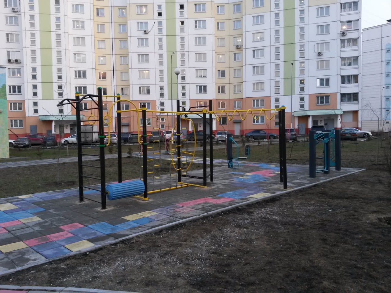 Parallel Gym Bars at Calisthenics Park at Изюмская улица, Москва #wp2150 – photo 2 of 3