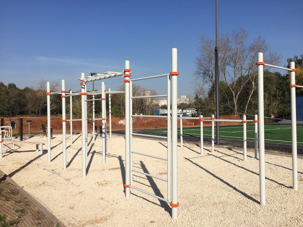 Pull Up Bar at Calisthenics Park at улица Свободы, Москва #wp2154 – photo 1 of 2