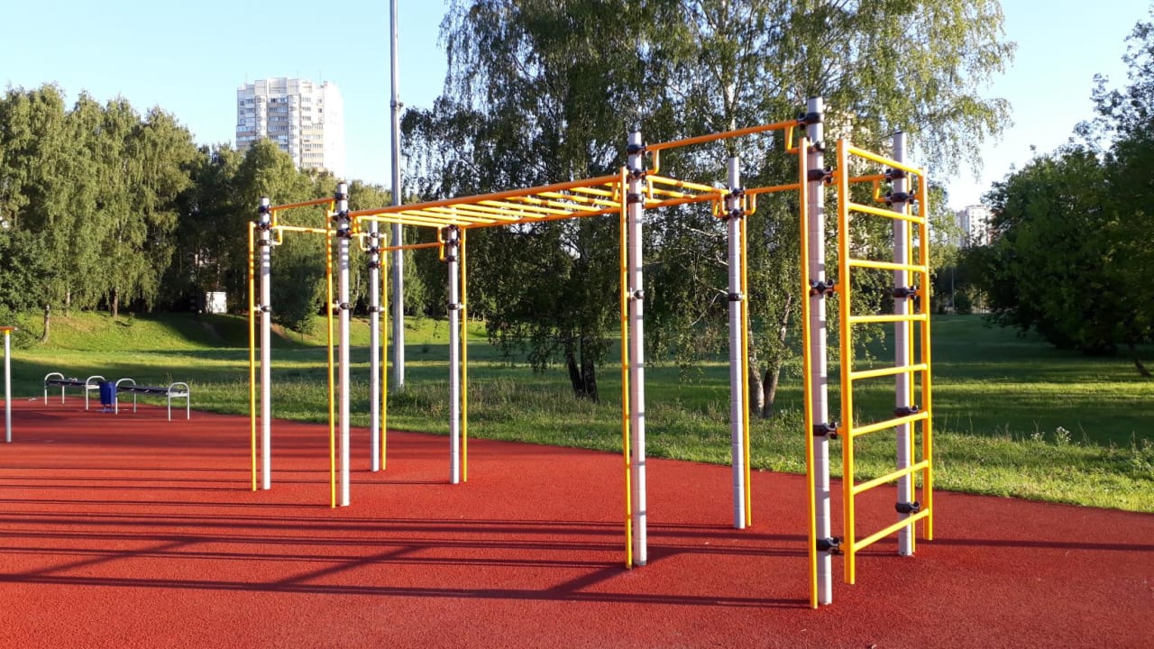 Angle Hyperextension at Calisthenics Park at аллея Ветеранов, Москва – photo 6 of 11