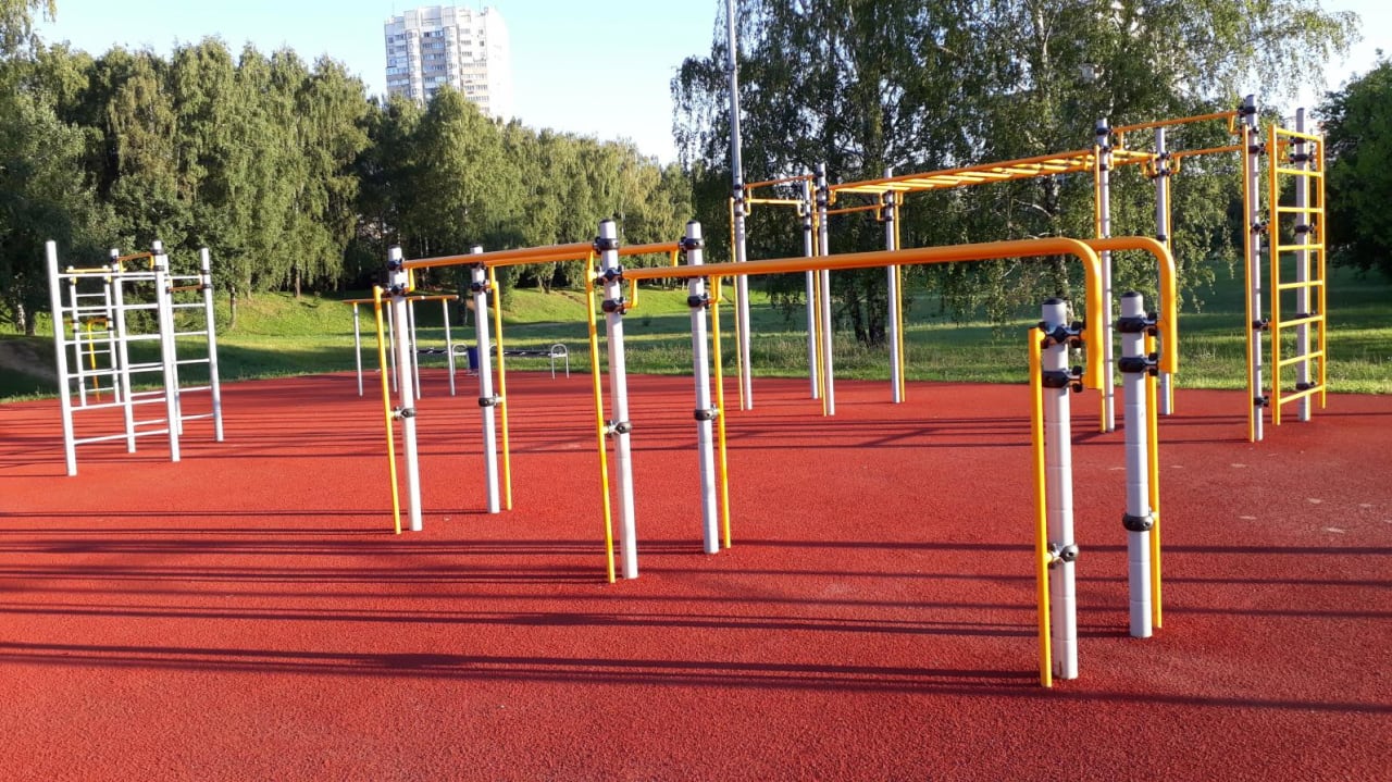 Pull Up Bar at Calisthenics Park at аллея Ветеранов, Москва – photo 1 of 11