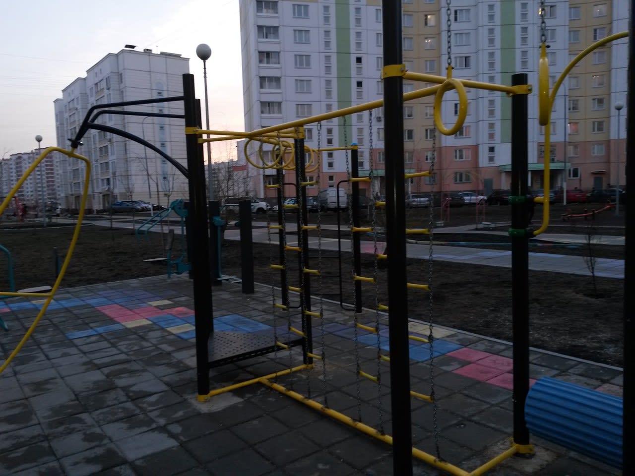 Pull Up Bar at Calisthenics Park at Изюмская улица, Москва #wp2150 – photo 1 of 3