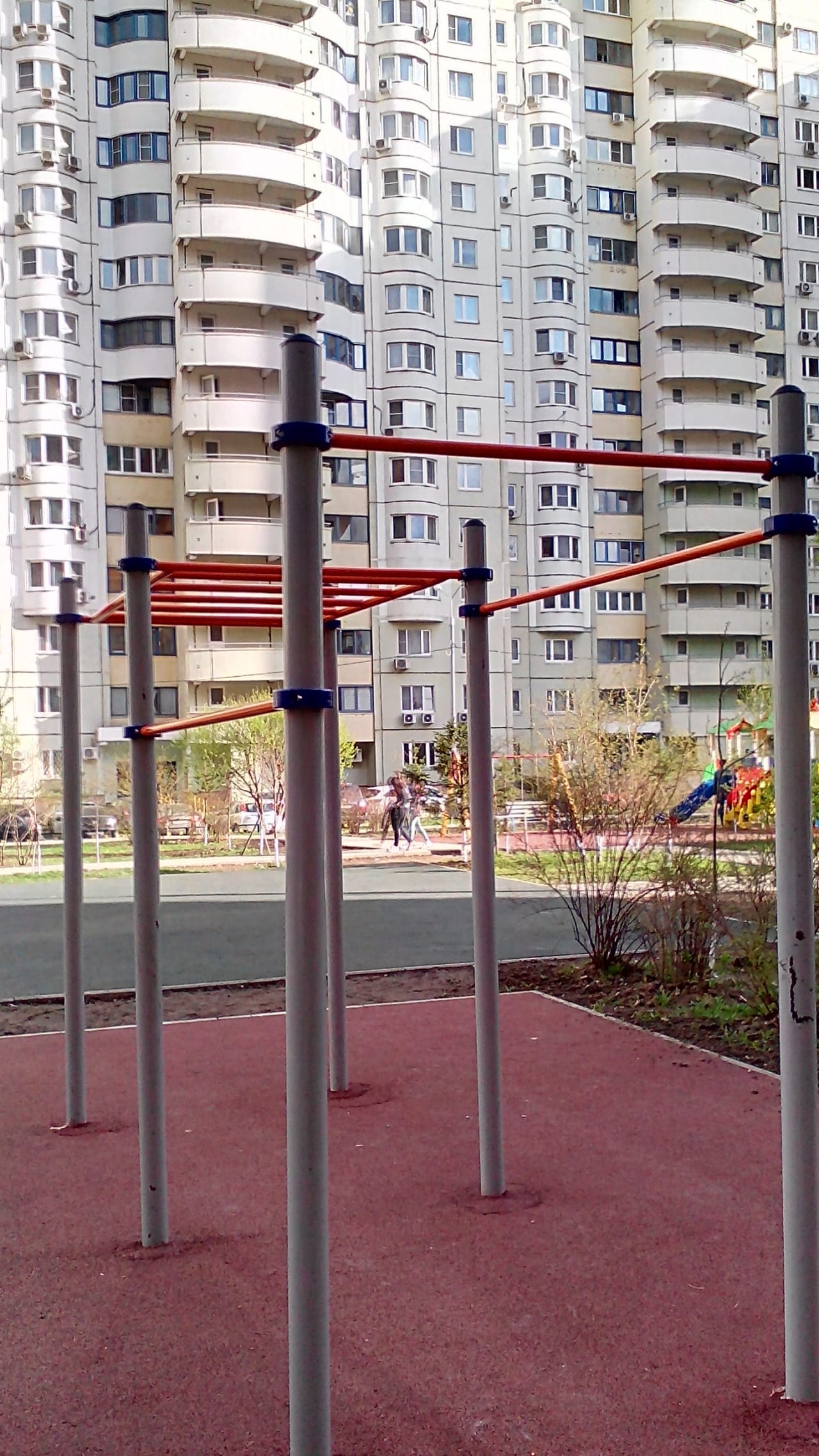 Hangelstange bei Calisthenics Park at Подмосковный бульвар, Красногорск – Foto 3 von 4
