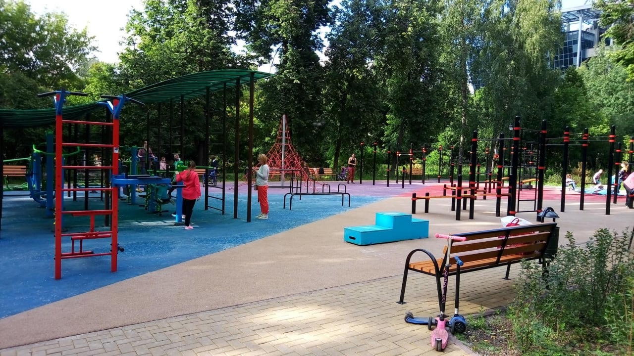 Pull Up Bar at Calisthenics Park at ВЭБ Арена, Москва – photo 1 of 6