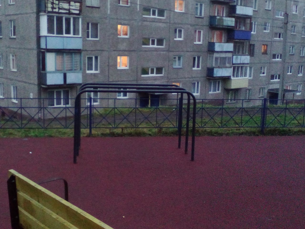 Sprossenwand bei Calisthenics Park at улица Маклакова, Мурманск – Foto 4 von 4