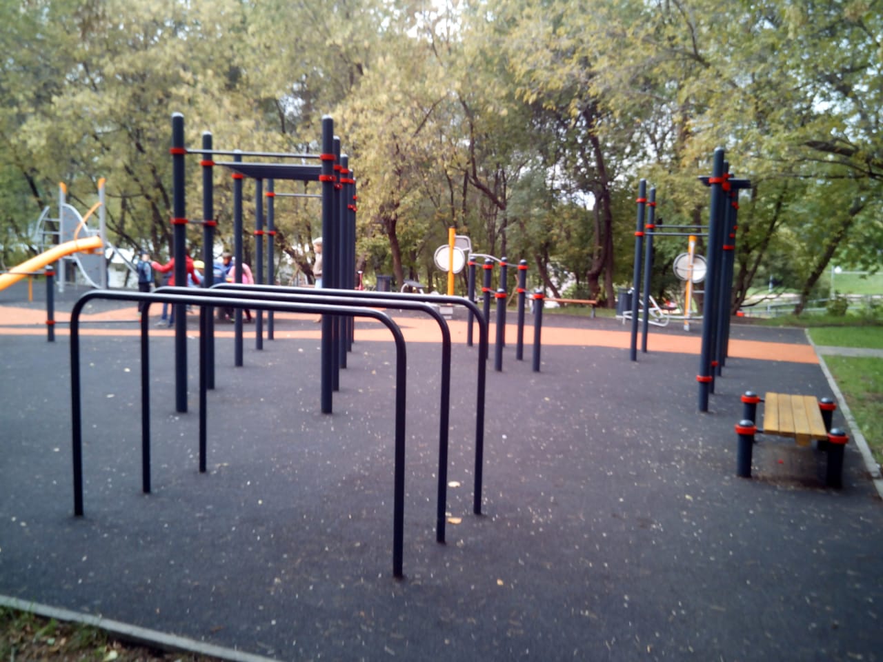 Pull Up Bar at Calisthenics Park at Путейская улица, Москва – photo 4 of 5