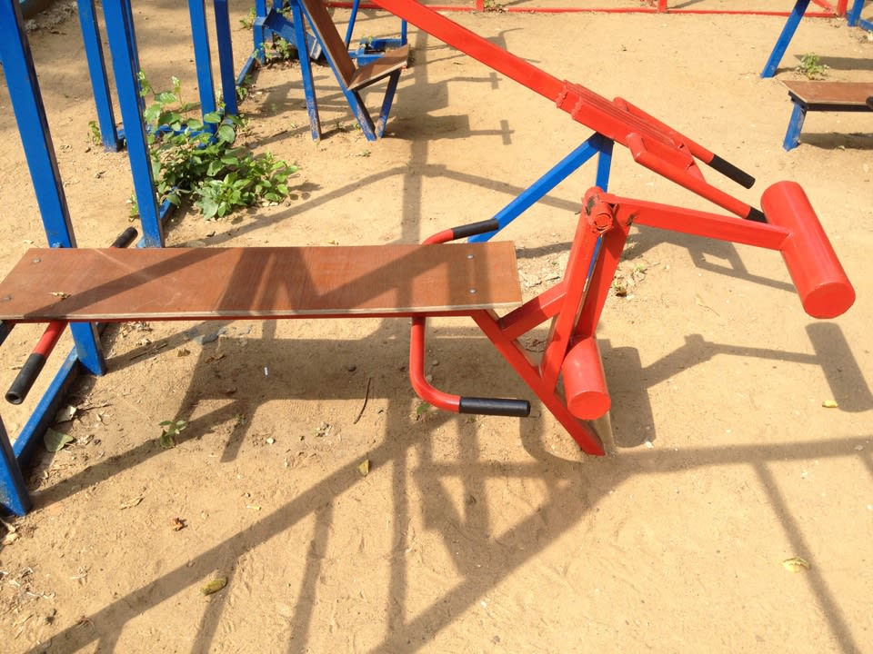 Angle Hyperextension at Calisthenics Park at Скаковая улица, Москва – photo 7 of 10