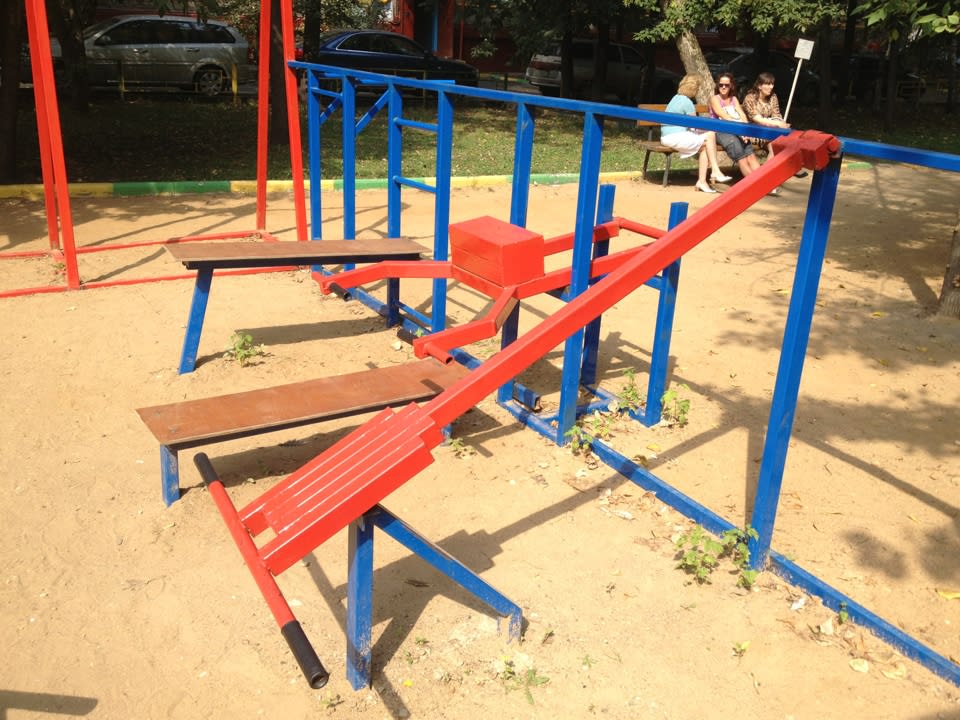 Abs Bench at Calisthenics Park at Скаковая улица, Москва – photo 5 of 10