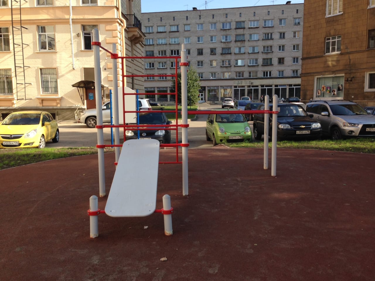Abs Bench at Calisthenics Park at Балтийская улица, Санкт-Петербург – photo 4 of 5