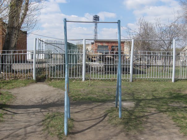 Bauchbank bei Calisthenics Park at Ледовый дворец, Омск – Foto 5 von 9