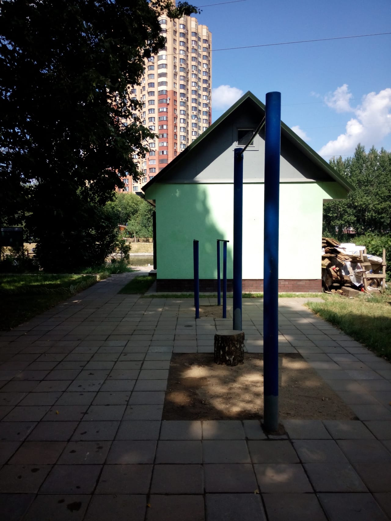 Pull Up Bar at Calisthenics Park at Малая Набережная улица, Москва – photo 1 of 4
