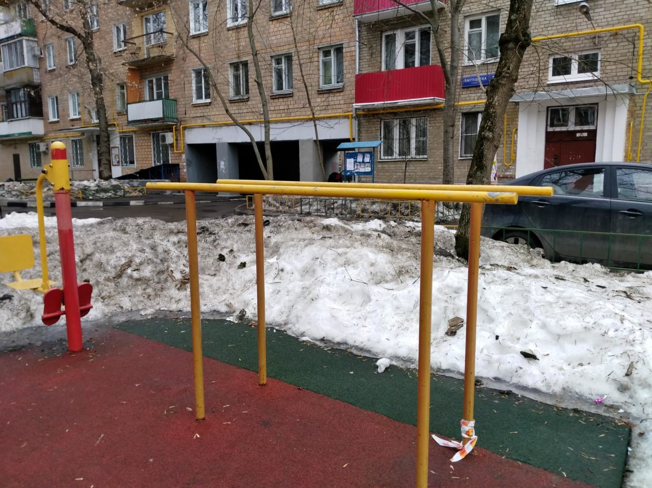 Parallel Gym Bars at Calisthenics Park at улица Амундсена, Москва – photo 6 of 7