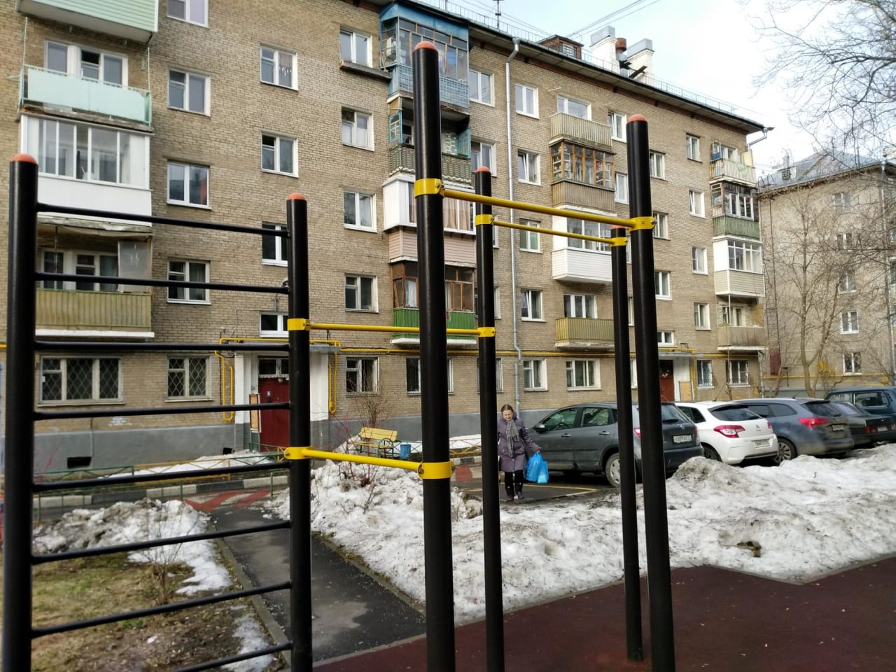Parallel Gym Bars at Calisthenics Park at улица Амундсена, Москва – photo 2 of 7