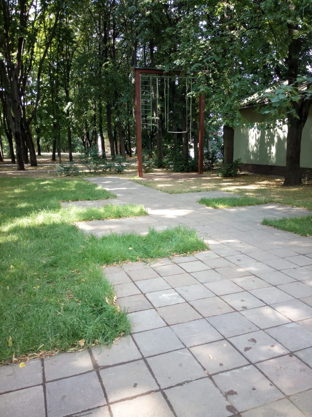 Parallel Gym Bars at Calisthenics Park at Малая Набережная улица, Москва – photo 2 of 4