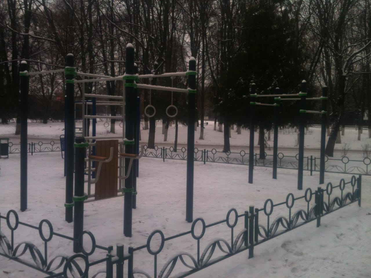 Klimmzugstange bei Calisthenics Park at Октябрьский бульвар, Королёв – Foto 1 von 2