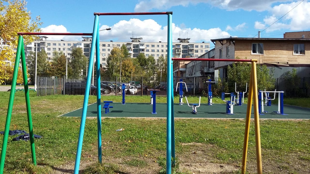 Barren bei Calisthenics Park at улица Карбышева, Красногорск #wp2208 – Foto 2 von 3
