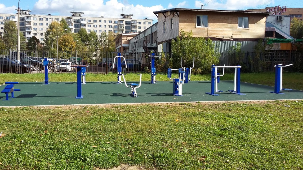 Bauchbank bei Calisthenics Park at улица Карбышева, Красногорск #wp2208 – Foto 3 von 3