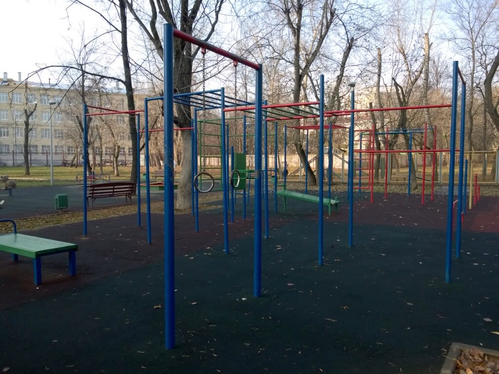 Abs Bench at Calisthenics Park at улица Девятая Рота, Москва – photo 5 of 6