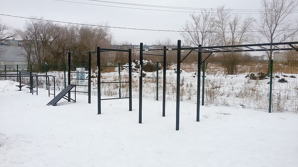 Parallel Gym Bars at Calisthenics Park at улица Братьев Кашириных, Челябинск – photo 2 of 4
