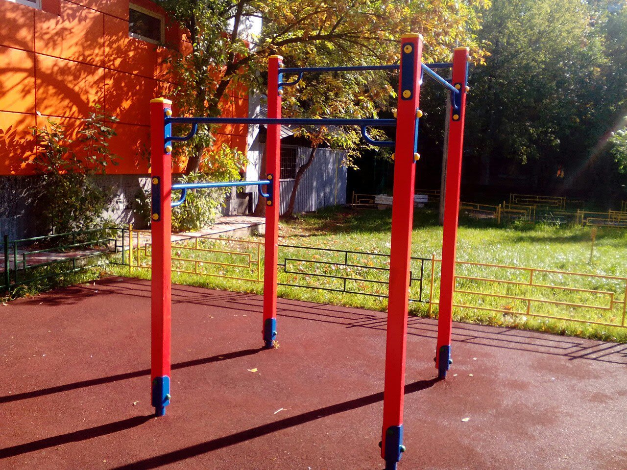 Pull Up Bar at Calisthenics Park at Новоухтомская улица, Москва – photo 1 of 4