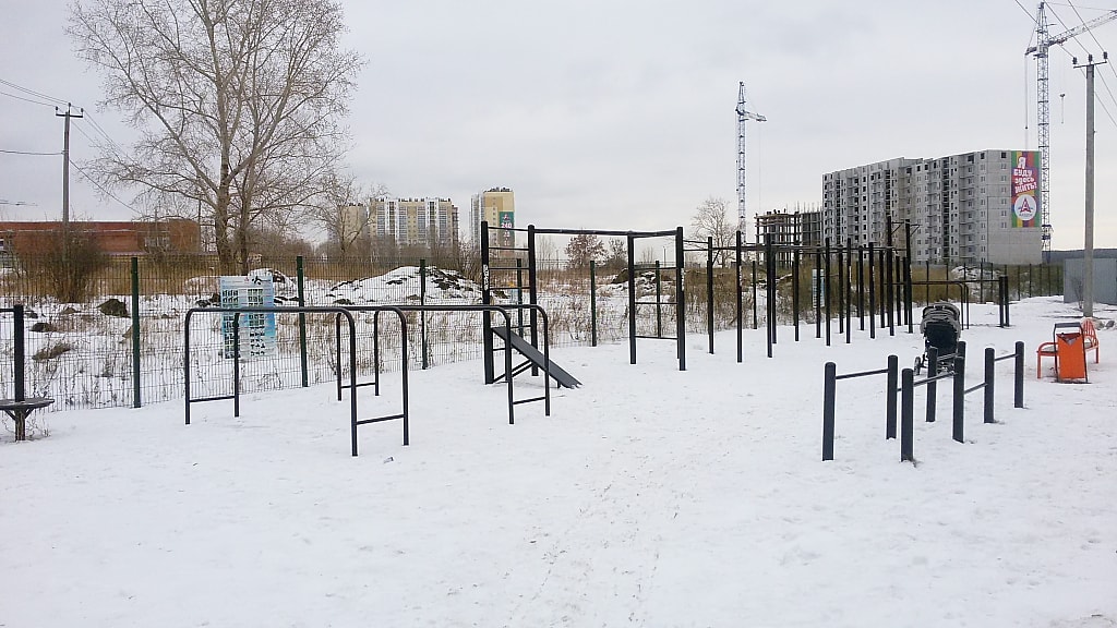 Pull Up Bar at Calisthenics Park at улица Братьев Кашириных, Челябинск – photo 1 of 4