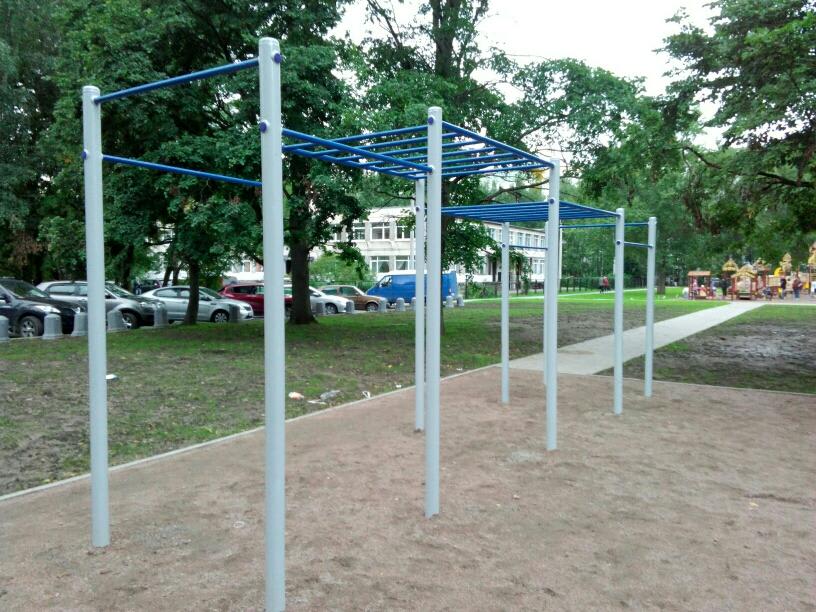 Parallel Gym Bars at Calisthenics Park at проспект Просвещения, Санкт-Петербург – photo 2 of 3