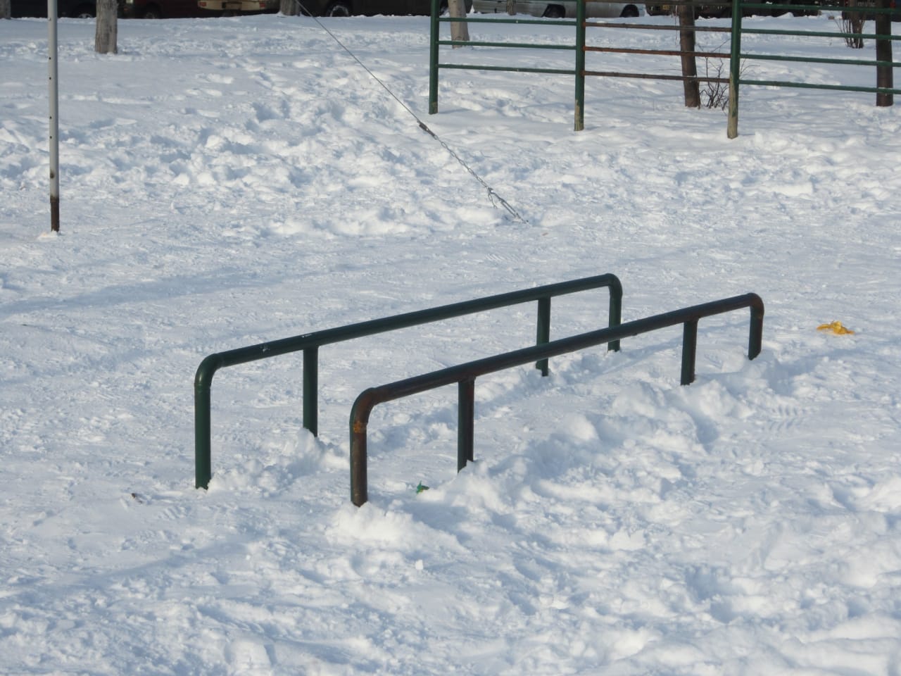 Niedrige Barren bei Calisthenics Park at улица Воинов-Интернационалистов, Железногорск – Foto 4 von 5