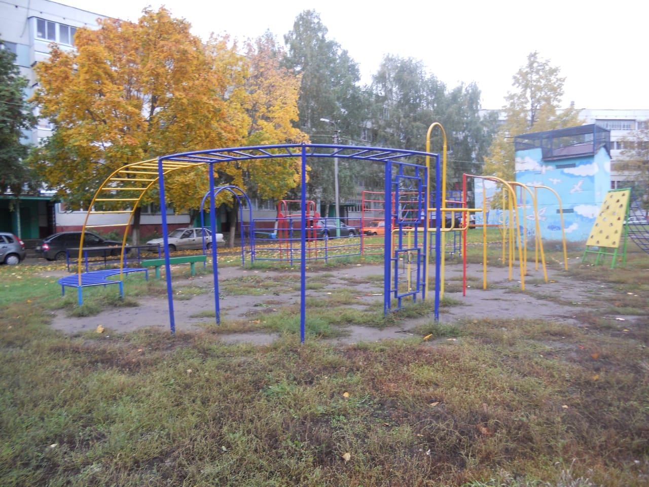 Barren bei Calisthenics Park at улица Хади Такташа, Набережные Челны – Foto 2 von 5