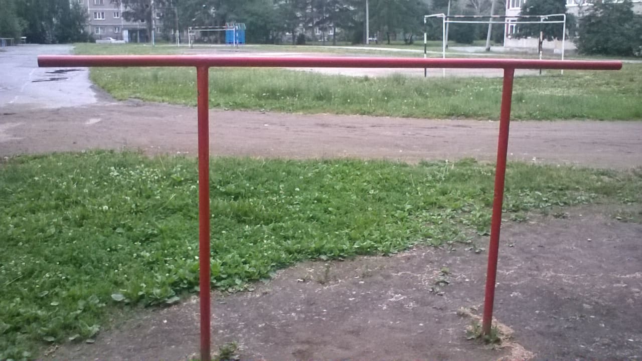 Barres parallèles à Calisthenics Park at Ольховская улица, Екатеринбург – photo 2 sur 4