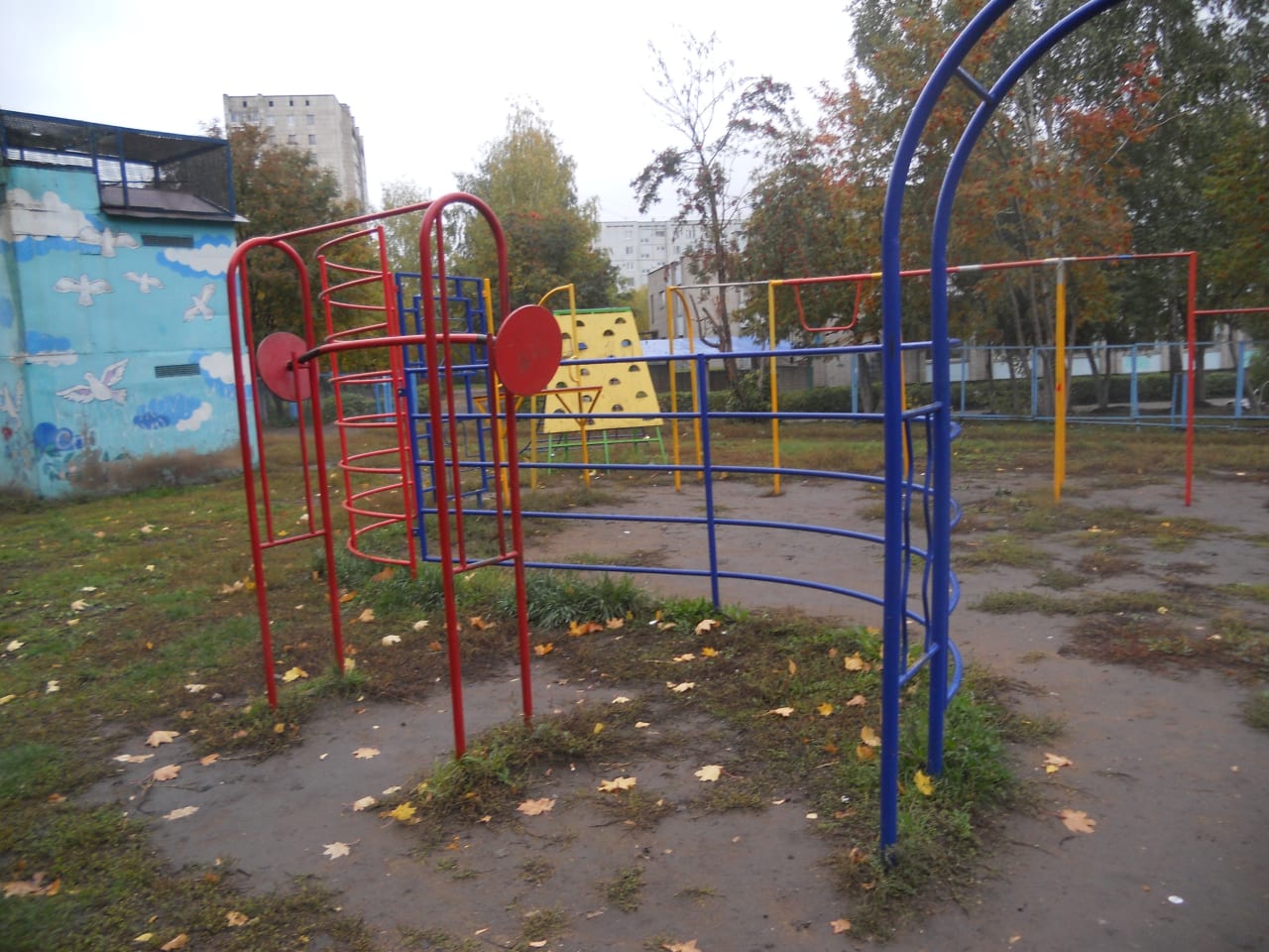 Sprossenwand bei Calisthenics Park at улица Хади Такташа, Набережные Челны – Foto 4 von 5