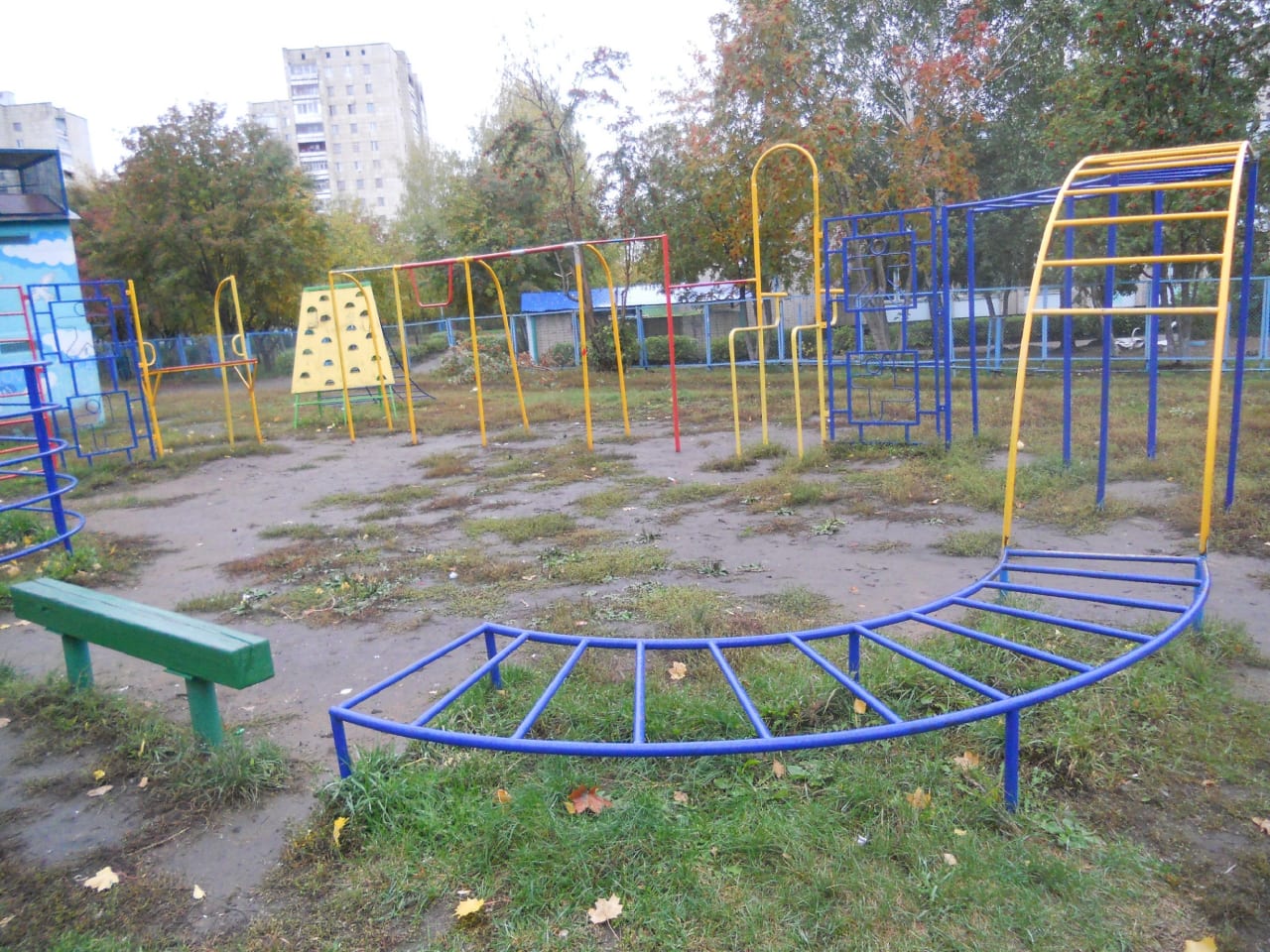 Klimmzugstange bei Calisthenics Park at улица Хади Такташа, Набережные Челны – Foto 5 von 5