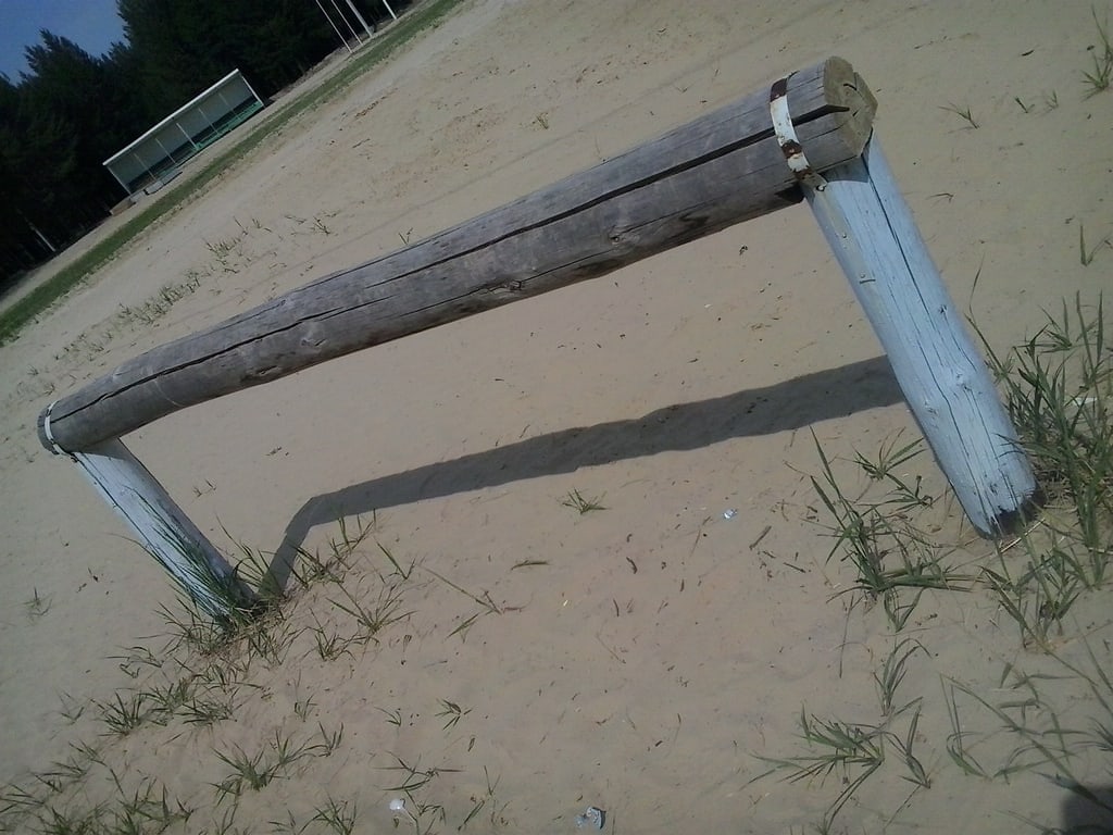 Schwebebalken bei Calisthenics Park at Парковая улица, Урай – Foto 4 von 8