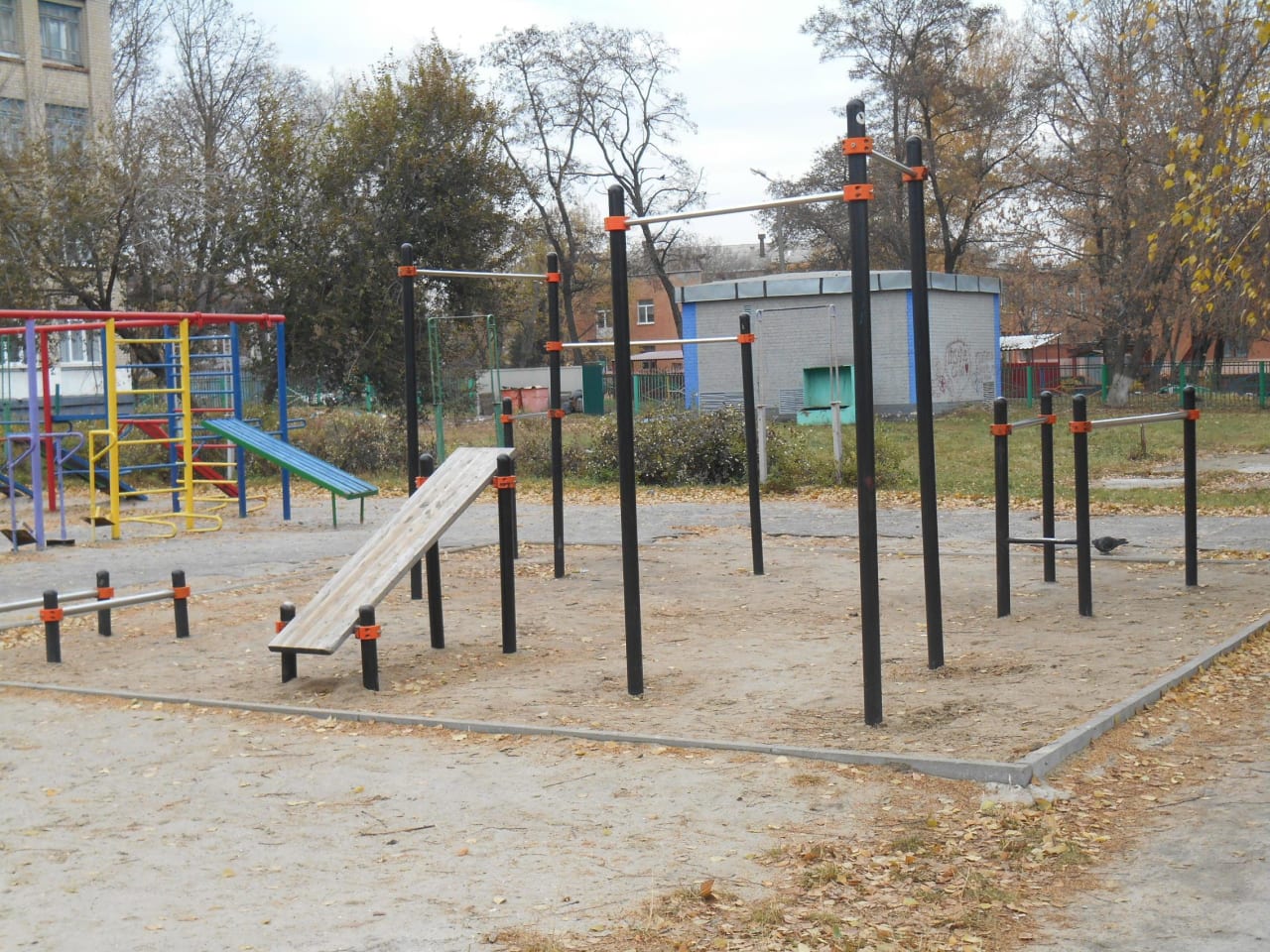 Klimmzugstange bei Calisthenics Park at улица Некрасова, Белгород – Foto 1 von 2