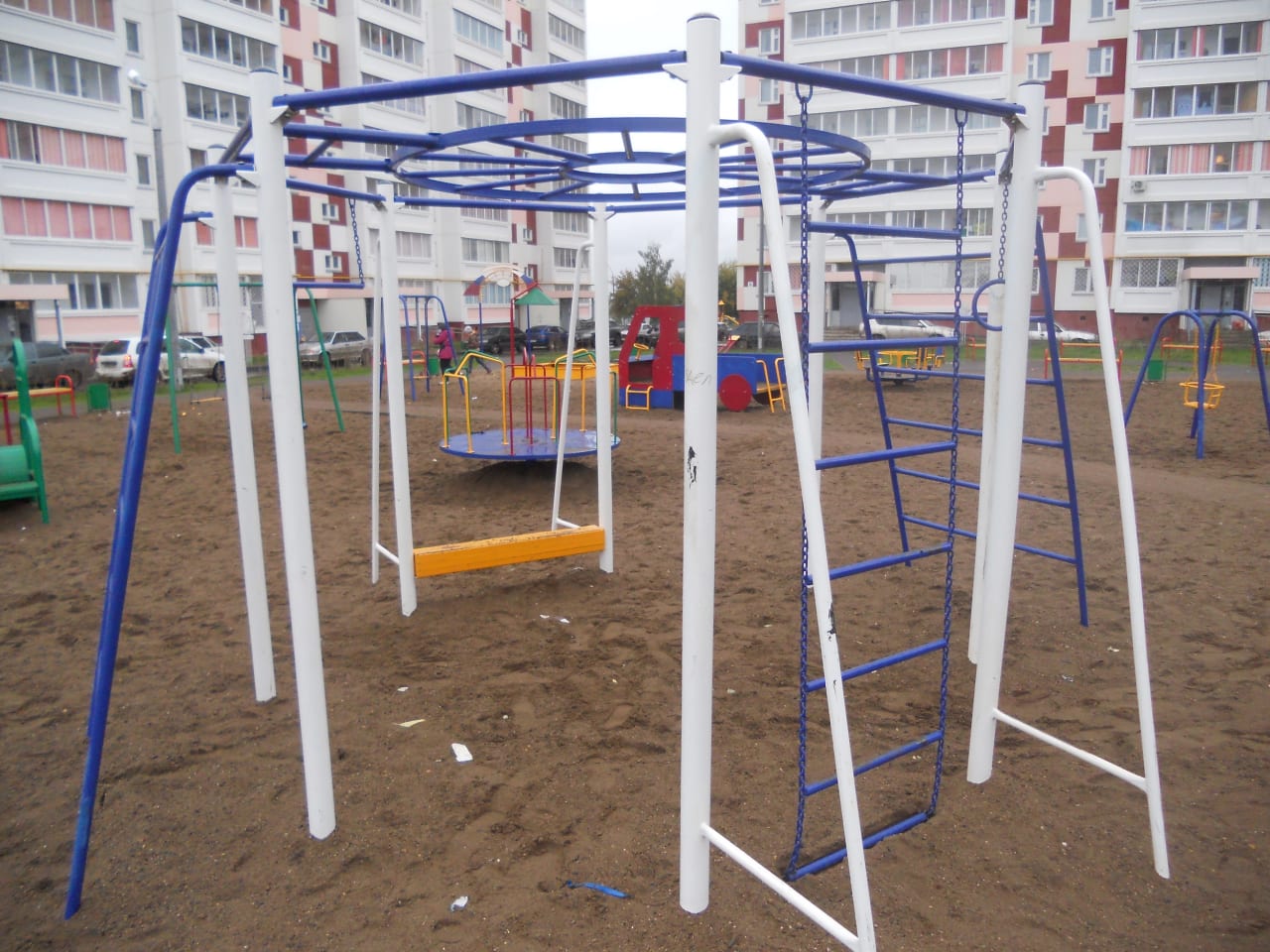 Klimmzugstange bei Outdoor Gym in ЗЯБ, Набережные Челны #wp2244 – Foto 6 von 7